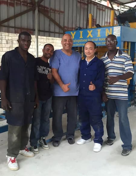 Linha de produção de tijolos Yixin Intelligent Qt5-15 no Haiti