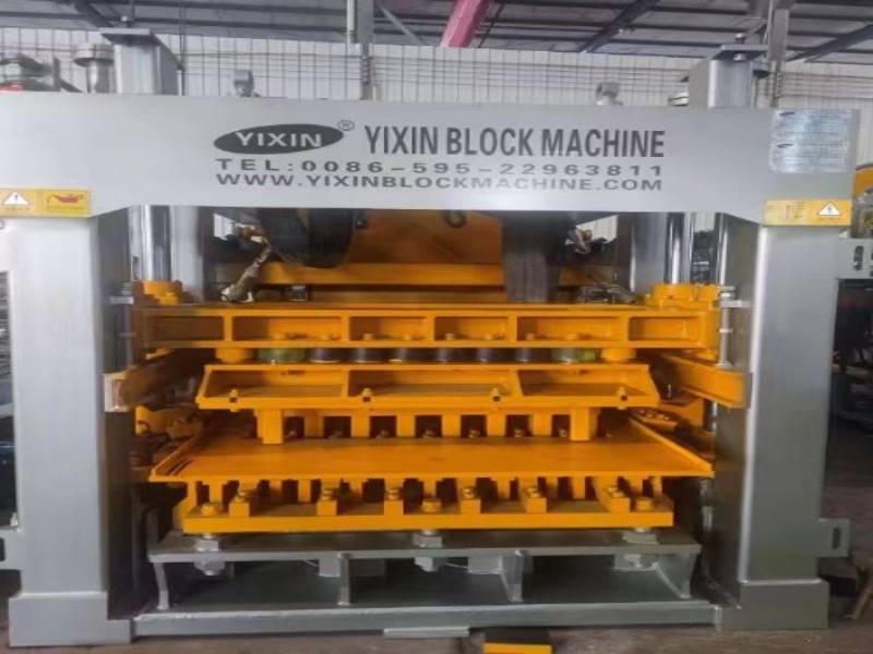 Máquina de fabricação de tijolos de alta tecnologia Quanzhou Yixin Intelligent HD15-15 exportada para Bangladesh